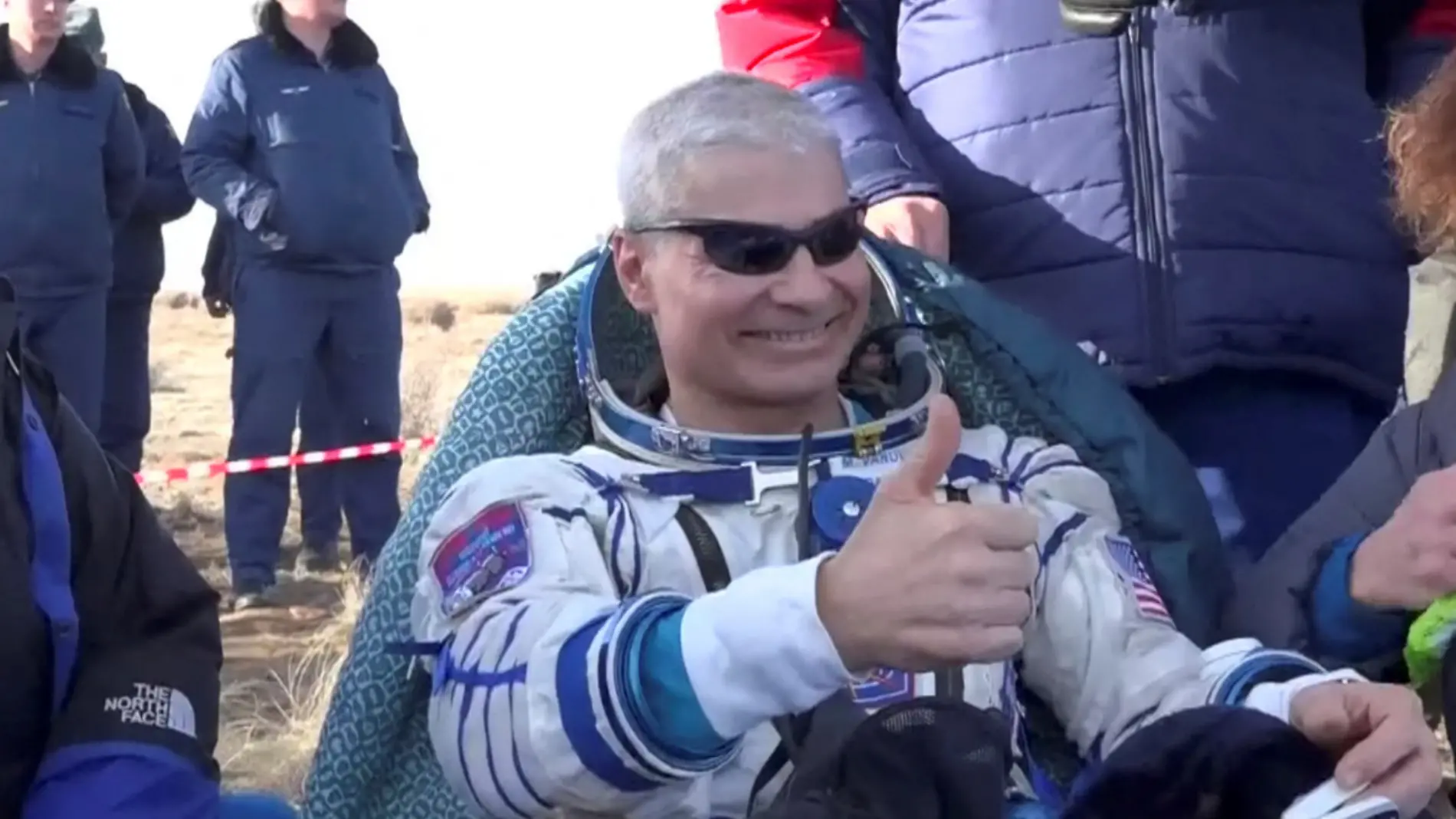 Rusia trae a la Tierra a un astronauta estadounidense en medio de tensiones por Ucrania